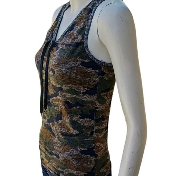 610933....Camo Design Tank Top Size Small - Picture 3 of 5
